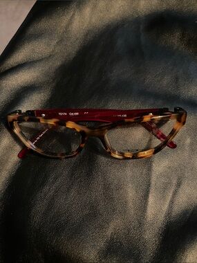 TD by Tom Davies Tortoiseshell Cat-Eye Glasses with Red/Burgundy Temples